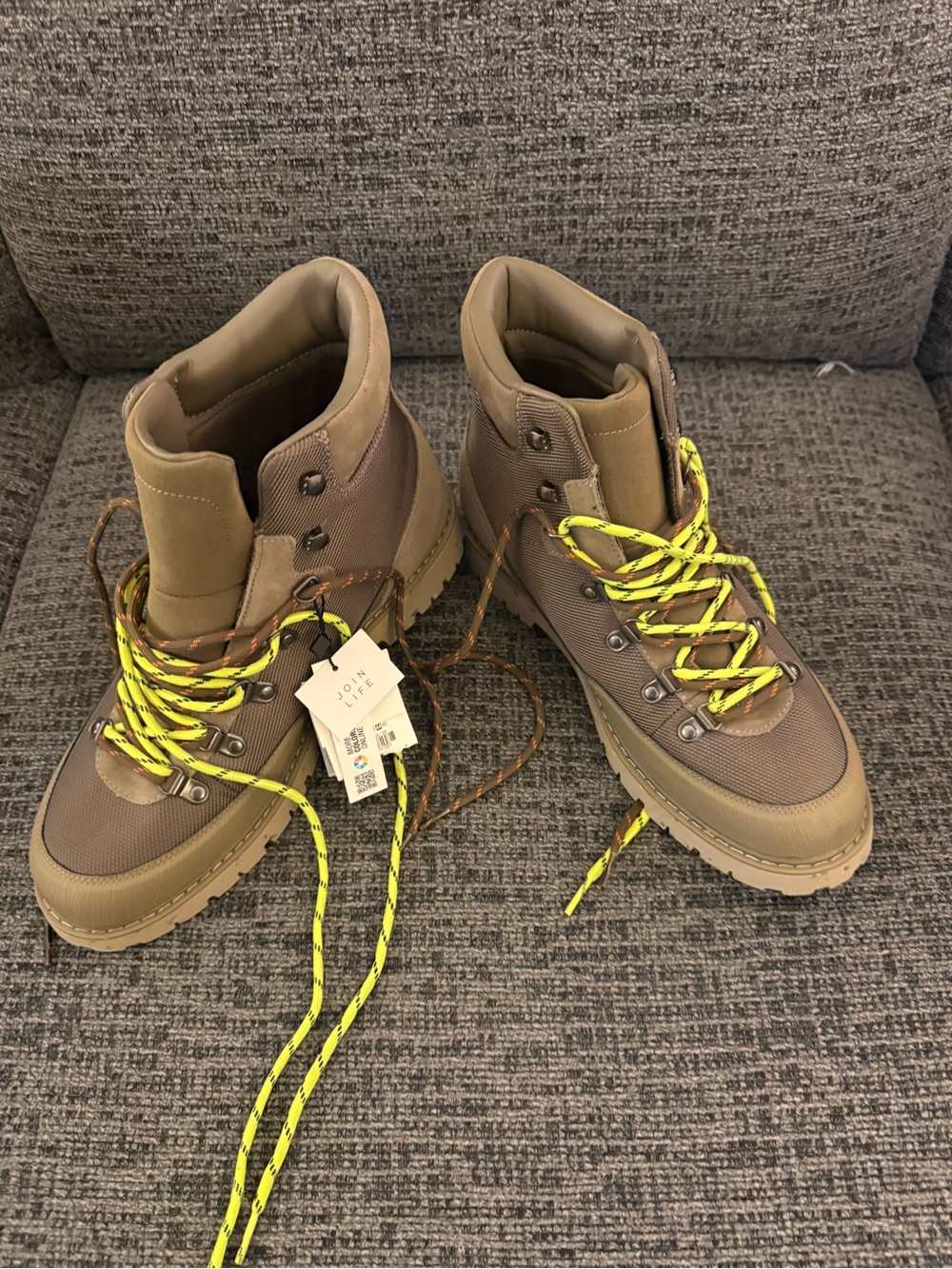 Men's Tan Hiking Boots with Yellow Laces - Zara